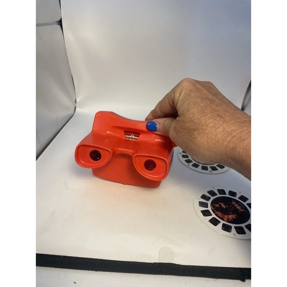 Vintage View Master 3D Viewer With 2 Reels ;imax And Discovery Animal